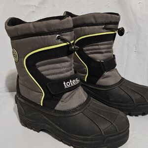 Totes Black and Gray Winter Boots with Neon Trim 4m